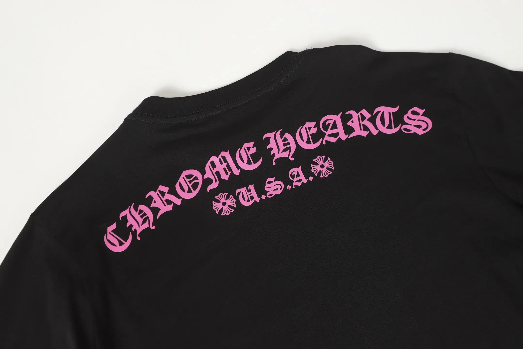 P160 Cross-border quantity model, please do not place an order if you pursue quality - Chrome Hearts/Chrome Hearts Lips👄Sakura Pink Sanskrit Long Sleeve T-shirt -High weight, high density and high quality. The wool is soft, delicate and skin-friendly. It feels soft and silky. It has excellent warmth and skin-friendly properties. -Customized weaving and dyeing, no color difference, no matter the fabric or workmanship details, beat the ordinary version on the market -Colour: black -Size: S M L XL